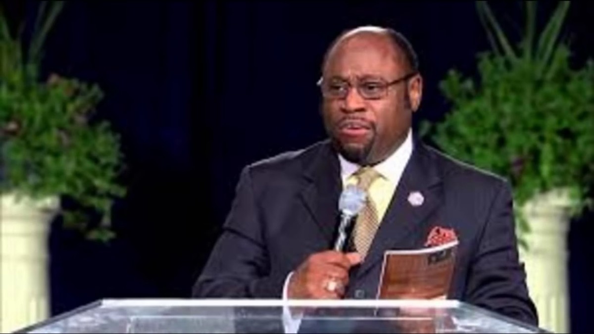 The Principle & Power Of Praying In The Name Of Jesus | Dr. Myles ...